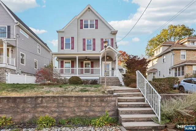 $3,900 | 320 Orient Way, Unit 2, Rutherford, NJ 07070