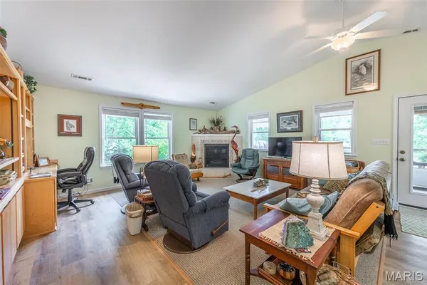 $699,900 | 1137 Riverlawn Drive, Doniphan, MO 63935