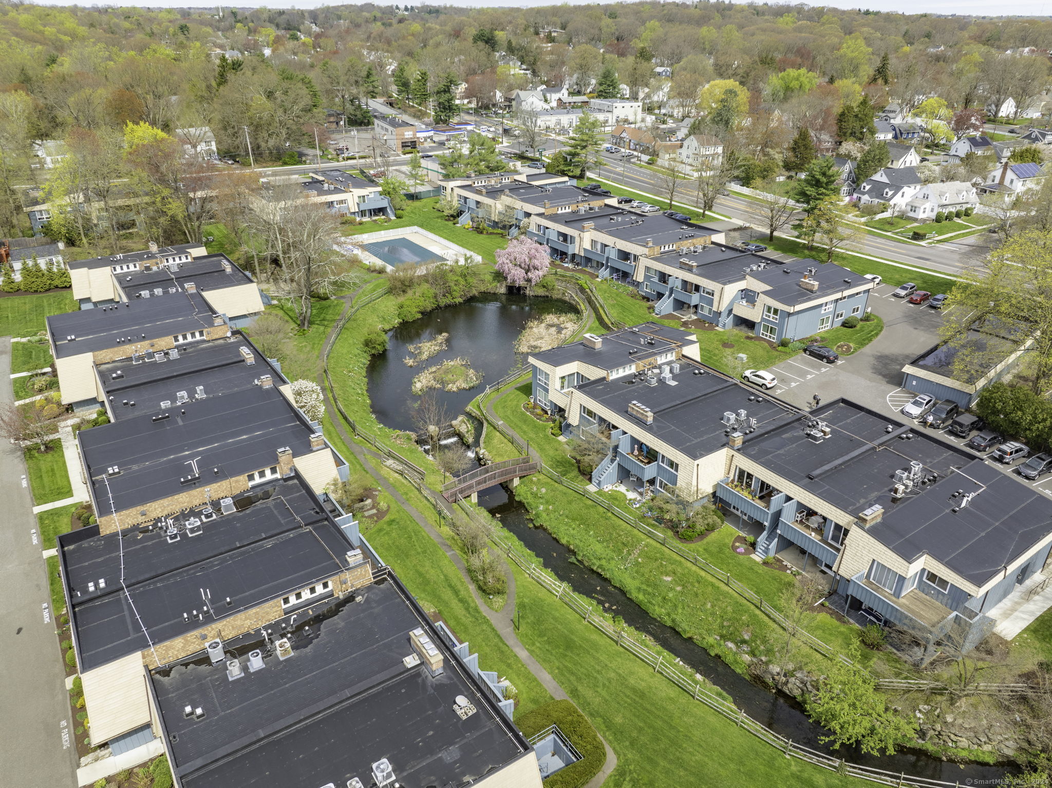 1153 Stratfield Road, Unit 1153 Fairfield, CT 06825 - Photo 17 of 18 Drone view of the ground and pool area