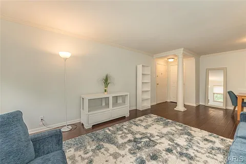 $190,000 | 5 Delcrest Court, Unit 204, University City, MO 63124