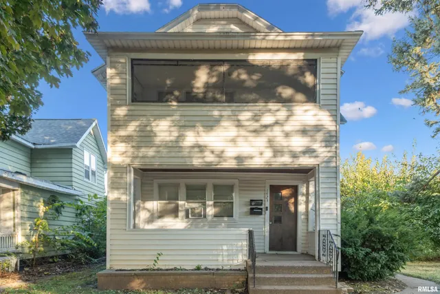 $95,000 | 1423 Pershing Boulevard, Clinton, IA 52732