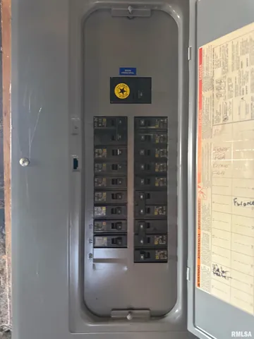 $95,000 | 1423 Pershing Boulevard, Clinton, IA 52732