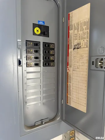 $95,000 | 1423 Pershing Boulevard, Clinton, IA 52732