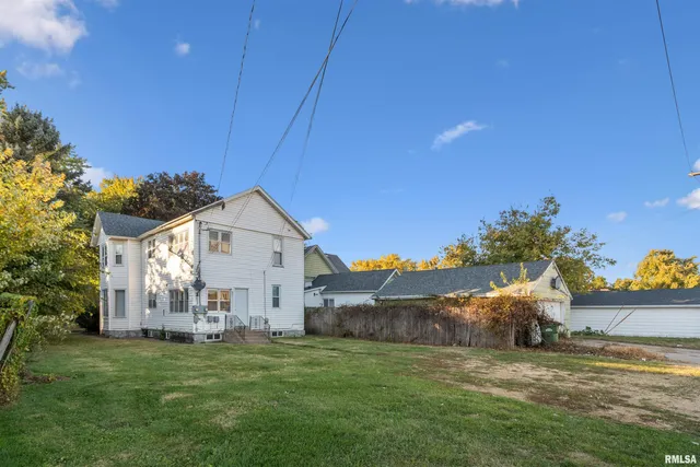 $95,000 | 1423 Pershing Boulevard, Clinton, IA 52732