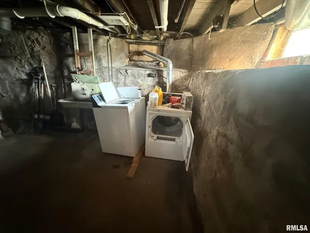 $95,000 | 1423 Pershing Boulevard, Clinton, IA 52732