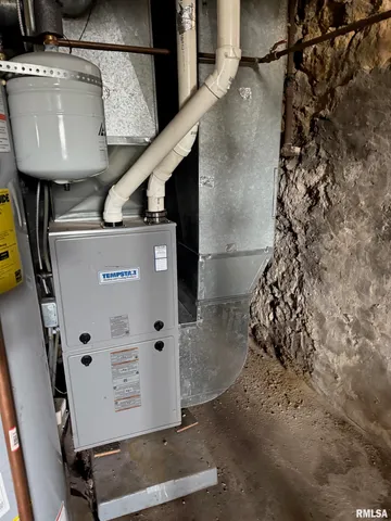 $95,000 | 1423 Pershing Boulevard, Clinton, IA 52732