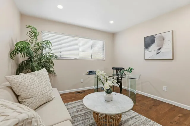 a view of a lot of windows and city view