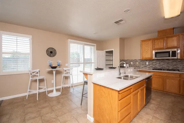 $725,000 | 1992 Valenzuela Court, Manteca, CA 95336