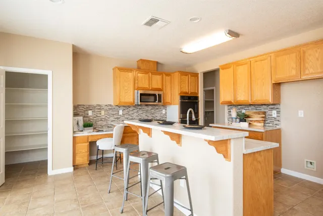 $725,000 | 1992 Valenzuela Court, Manteca, CA 95336