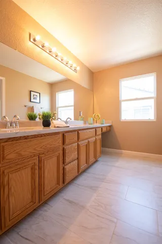 $725,000 | 1992 Valenzuela Court, Manteca, CA 95336