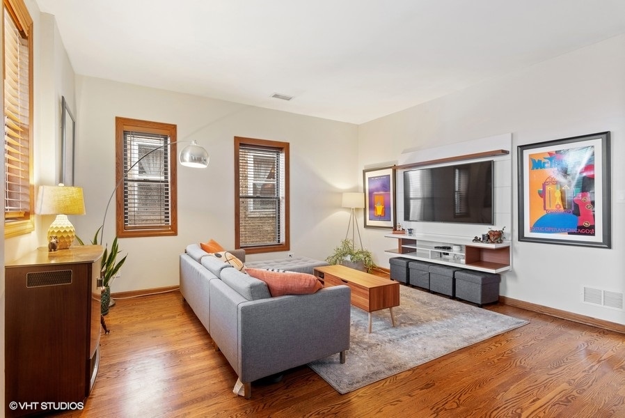 4070 North Sheridan Road, Unit 3 Chicago, IL 60613 - Photo 13 of 21 a living room with furniture and a flat screen tv