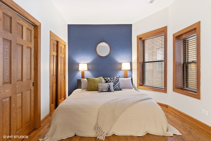 4070 North Sheridan Road, Unit 3 Chicago, IL 60613 - Photo 15 of 21 a bedroom with a bed and window