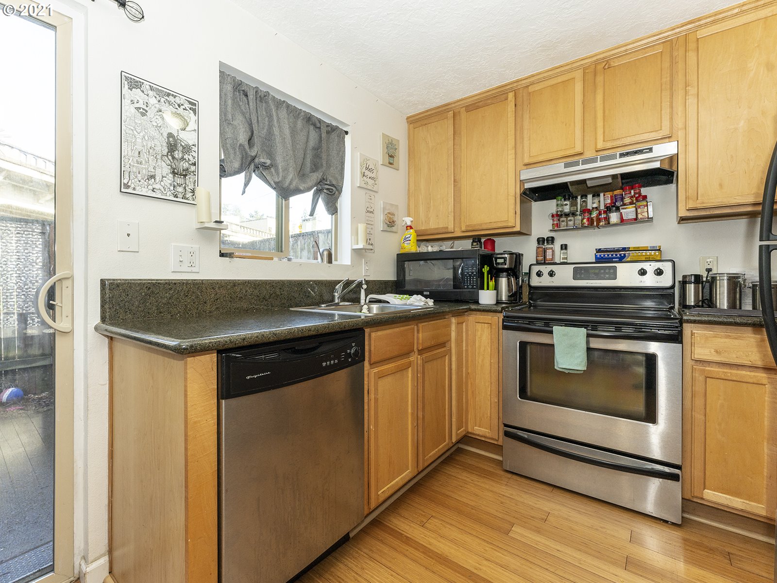 3634 Southwest Multnomah Boulevard Portland, OR 97219 - Photo 9 of 13 Gallery Image 9