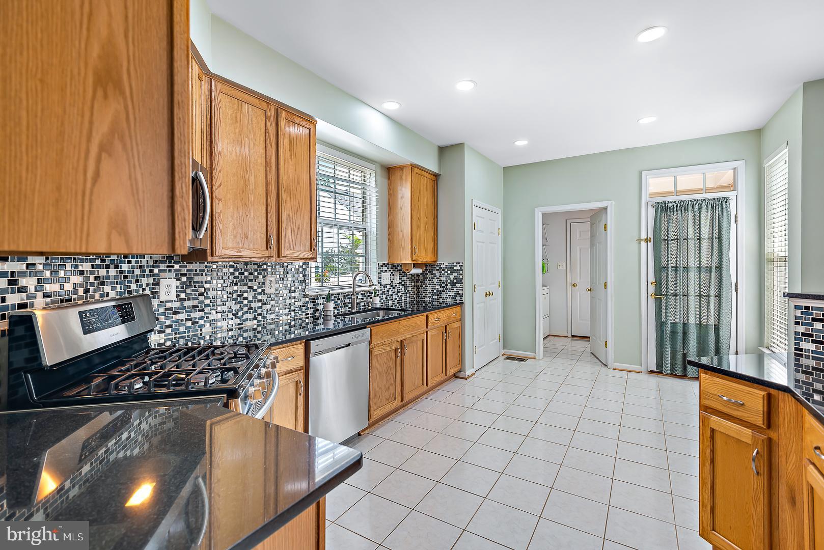19504 Bowman Ridge Drive Germantown, MD 20874 - Photo 14 of 33 Beautiful Kitchen