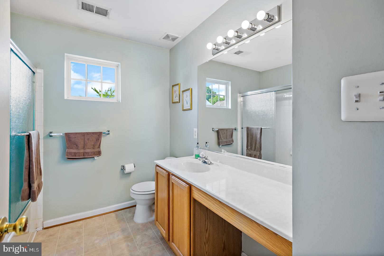 19504 Bowman Ridge Drive Germantown, MD 20874 - Photo 26 of 33 Master Bathroom