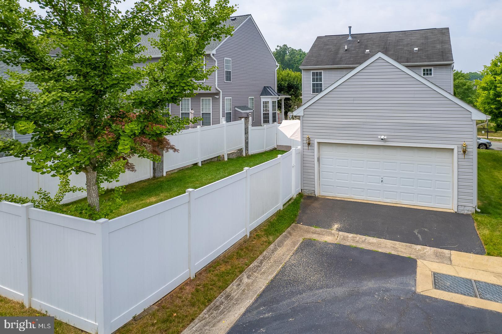 19504 Bowman Ridge Drive Germantown, MD 20874 - Photo 8 of 33 Fully fenced backyard