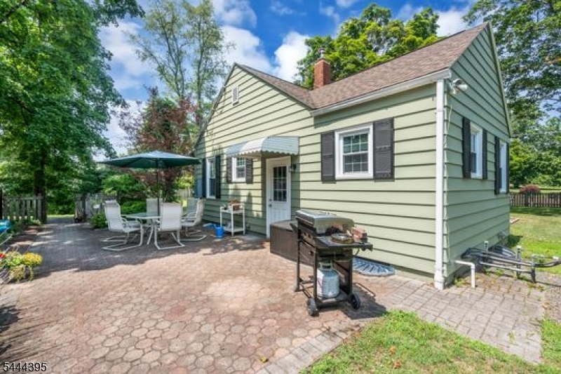 160 Hillcrest Road Flemington, NJ 08822 - Photo 4 of 40