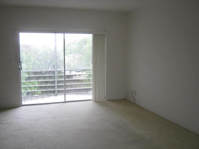 5701 Northwest 2nd Avenue, Unit 313 Boca Raton, FL 33487 - Photo 5 of 11 Living Room
