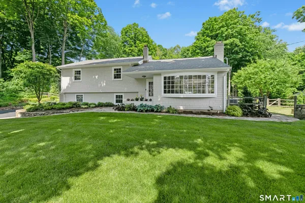 $749,000 | 29 Old Farm Road, Weston, CT 06883