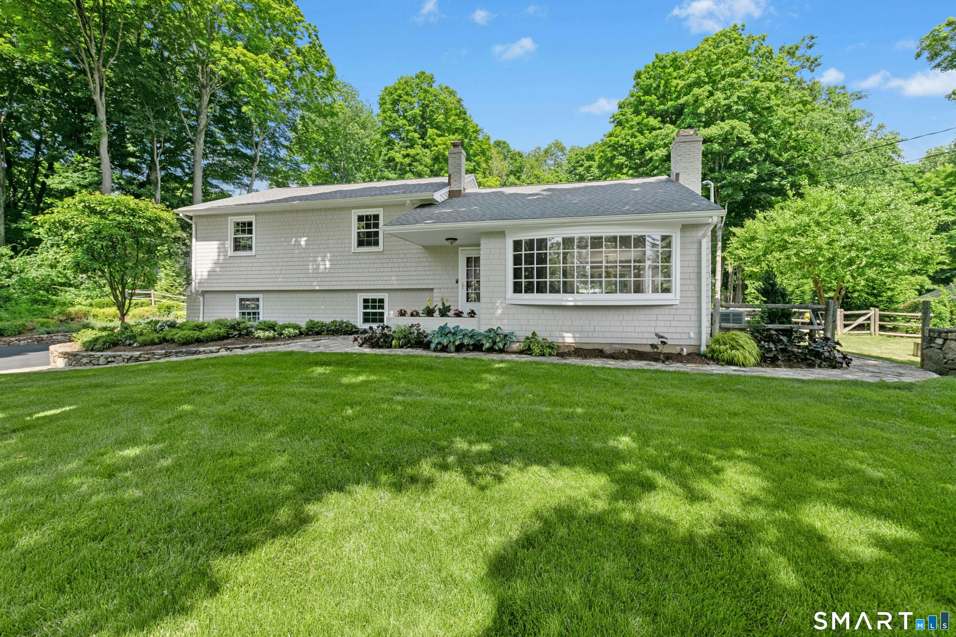 If homeowners were graded on how they care for their homes, the owners of 29 Old Farm Road would earn an A+.