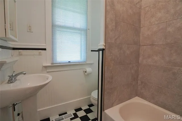 $264,900 | 130 East 2nd Street, Hermann, MO 65041