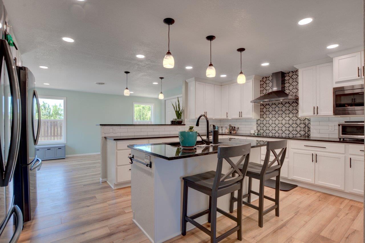 1733 Jessica Circle Central Point, OR 97502 - Photo 13 of 49 13