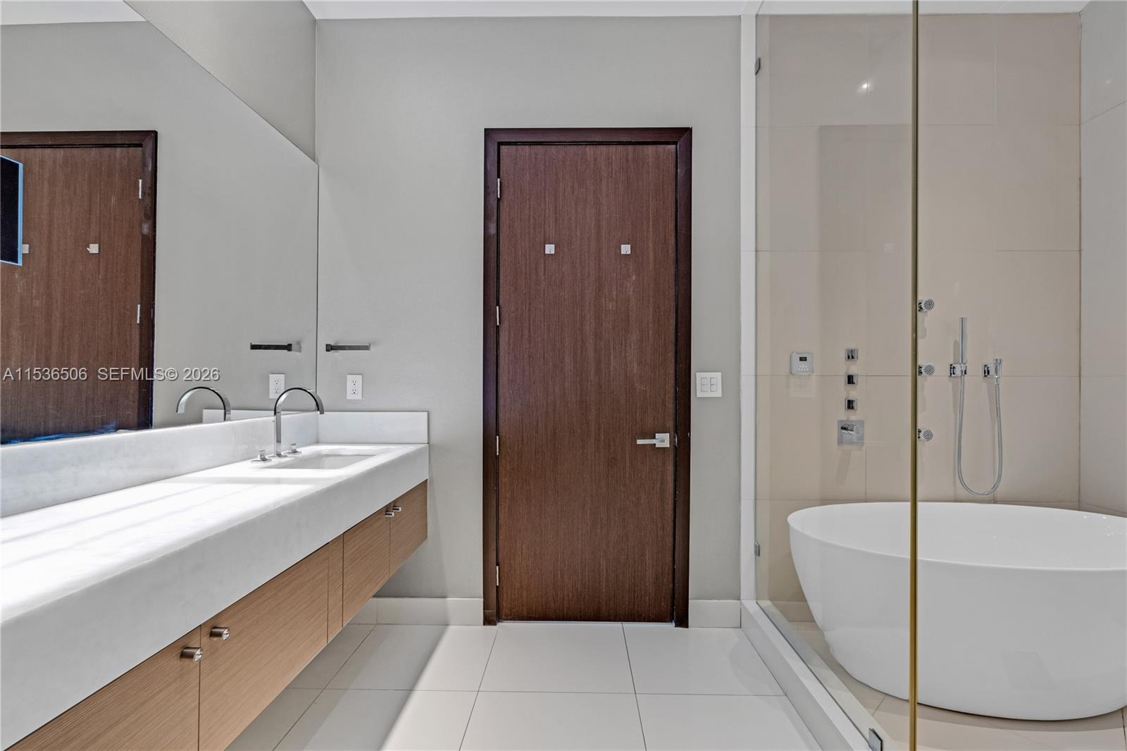 900 Brickell Key Boulevard, Unit 1002 Miami, FL 33131 - Photo 37 of 87