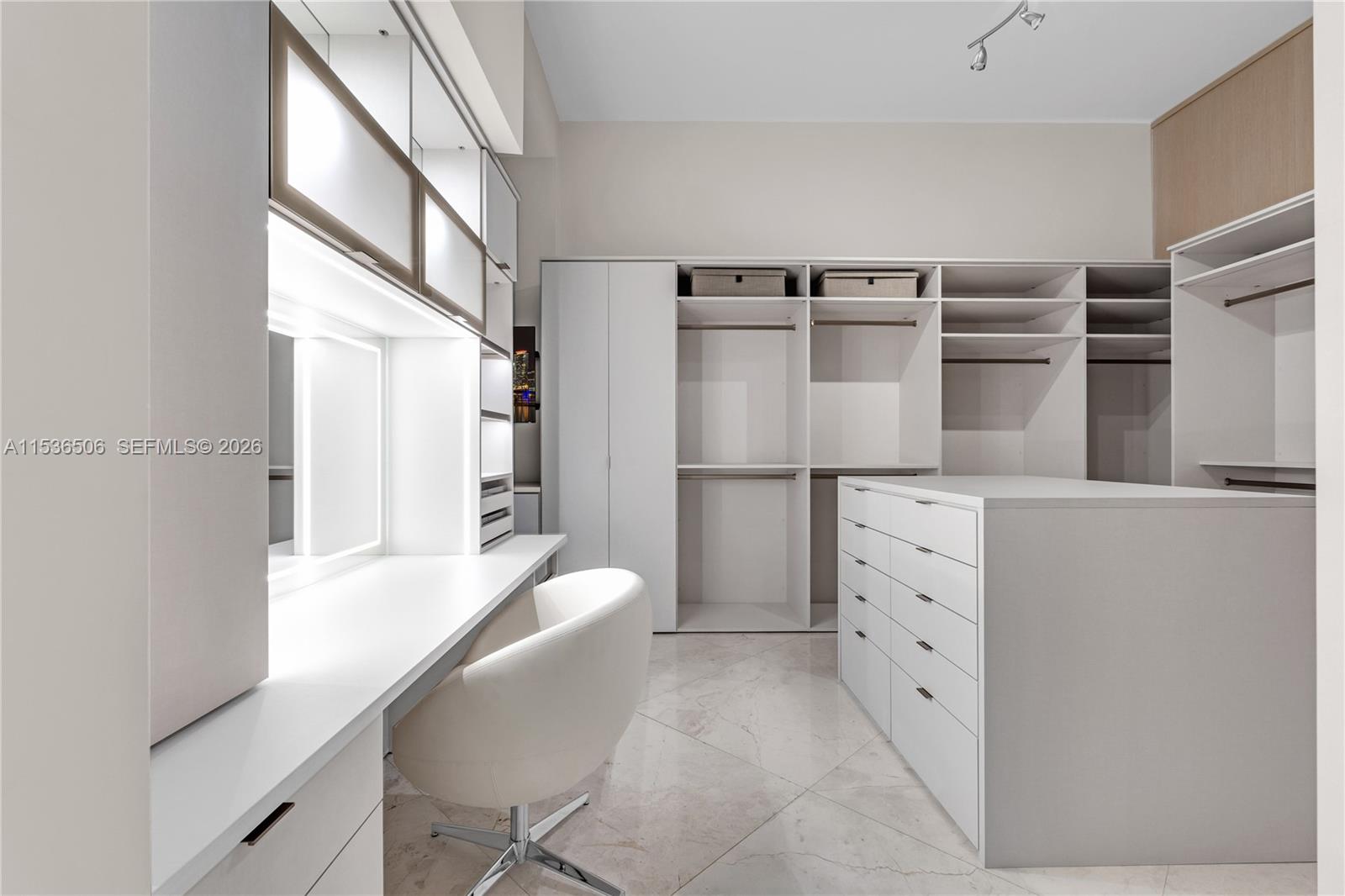 900 Brickell Key Boulevard, Unit 1002 Miami, FL 33131 - Photo 49 of 87