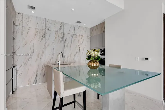 $3,890,000 | 900 Brickell Key Boulevard, Unit 1002, Miami, FL 33131