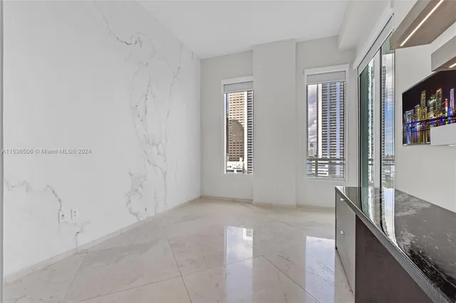 $3,890,000 | 900 Brickell Key Boulevard, Unit 1002, Miami, FL 33131