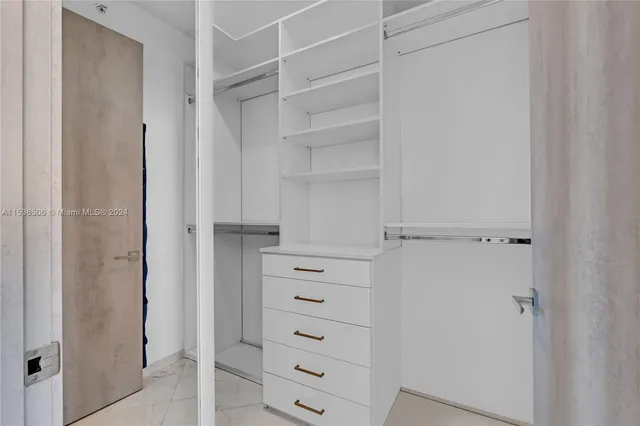 $3,890,000 | 900 Brickell Key Boulevard, Unit 1002, Miami, FL 33131