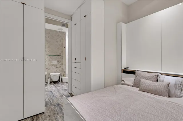 $3,890,000 | 900 Brickell Key Boulevard, Unit 1002, Miami, FL 33131