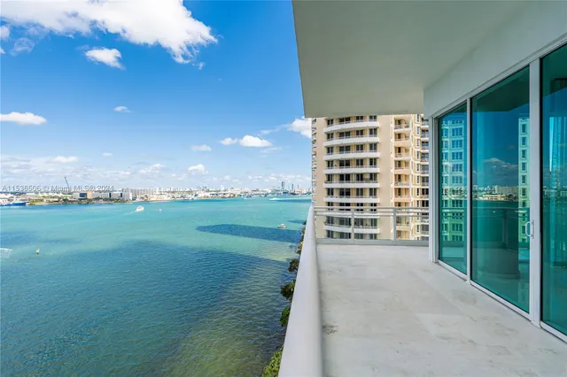 $3,890,000 | 900 Brickell Key Boulevard, Unit 1002, Miami, FL 33131