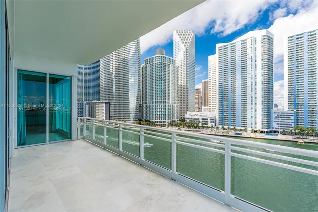 $3,890,000 | 900 Brickell Key Boulevard, Unit 1002, Miami, FL 33131