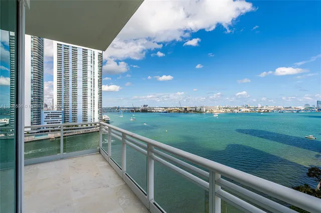 $3,890,000 | 900 Brickell Key Boulevard, Unit 1002, Miami, FL 33131