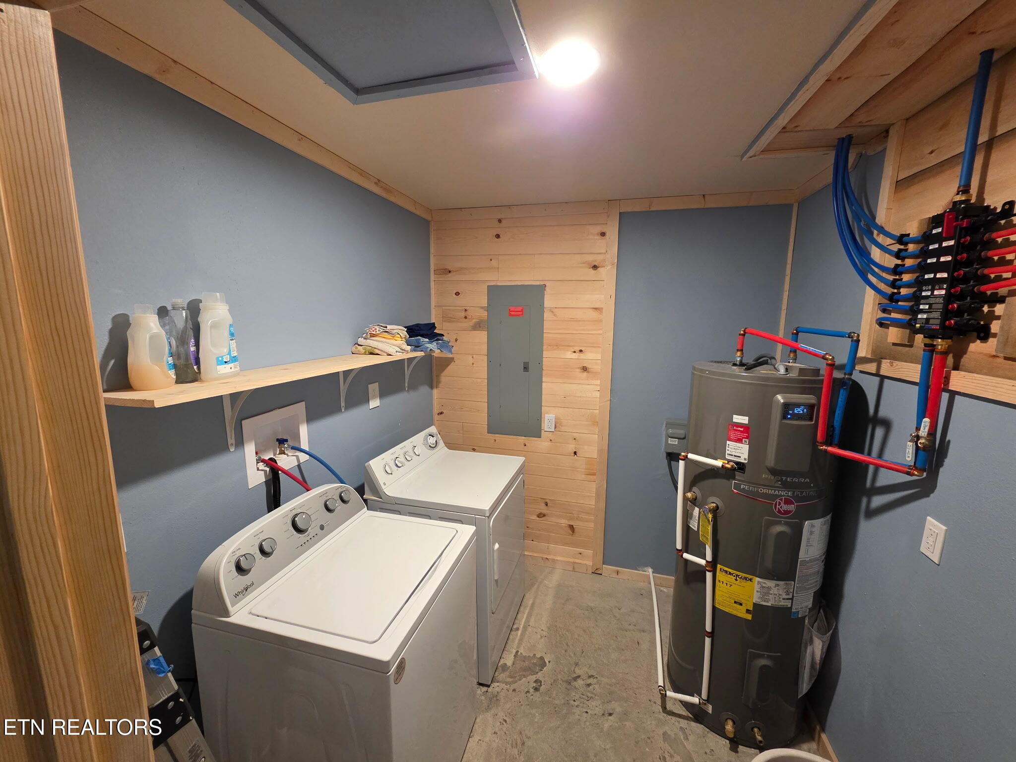 1827 Old Chilhowee Loop Seymour, TN 37865 - Photo 19 of 43 4522027956062788854