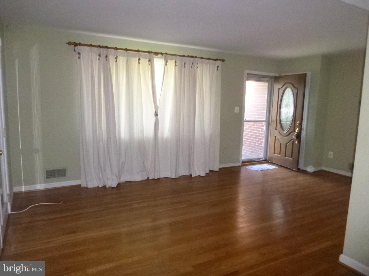 6815 Highland Street Springfield, VA 22150 - Photo 3 of 21 Living Room