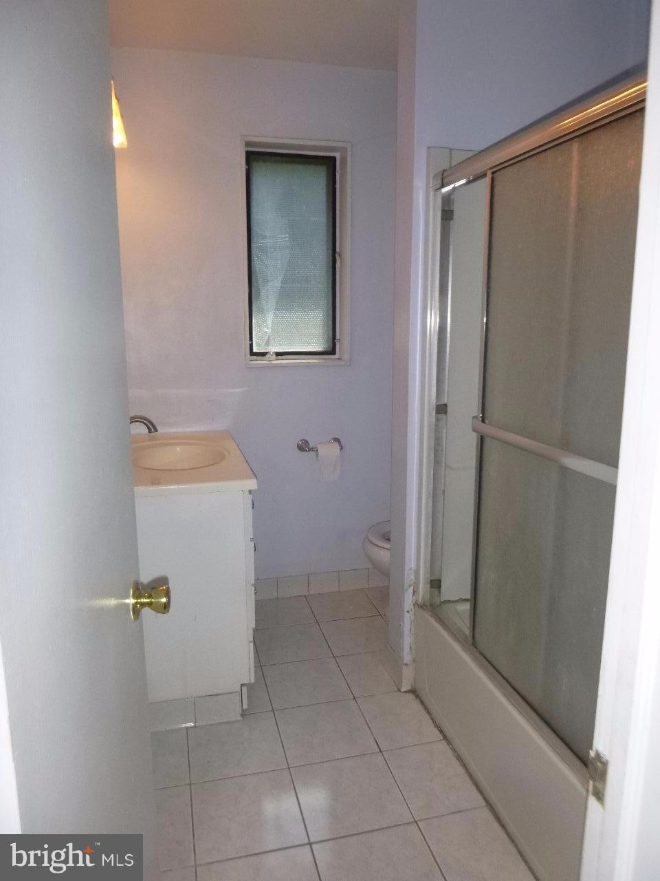 6815 Highland Street Springfield, VA 22150 - Photo 10 of 21 Bath