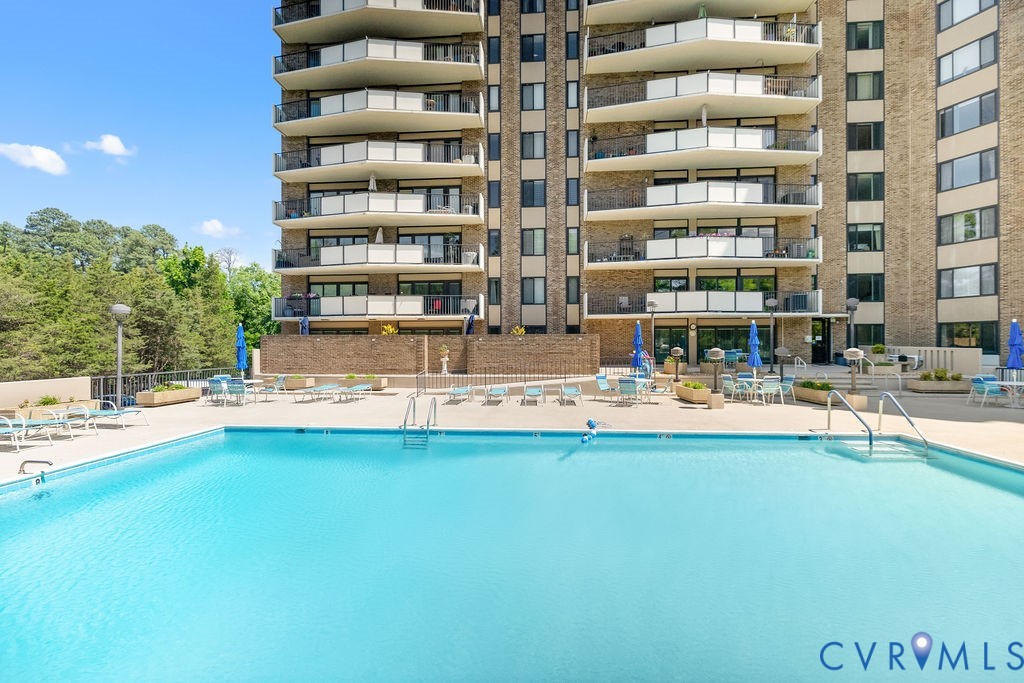 2956 Hathaway Road, Unit U704 Richmond, VA 23225 - Photo 39 of 42 Outdoor swimming pool with integrated steps and su