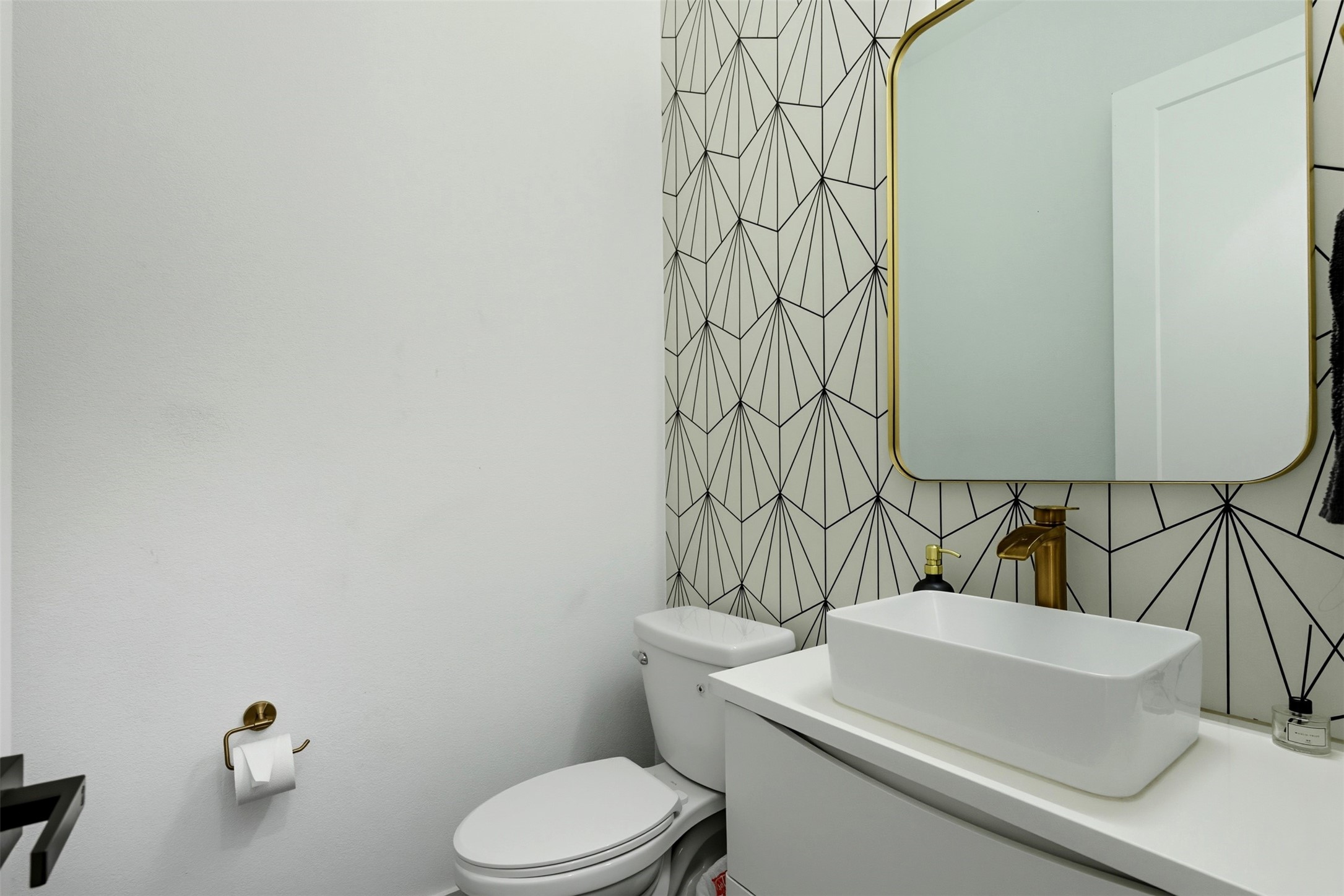 3605 Bremond Street Houston, TX 77004 - Photo 23 of 35 Half Bathroom