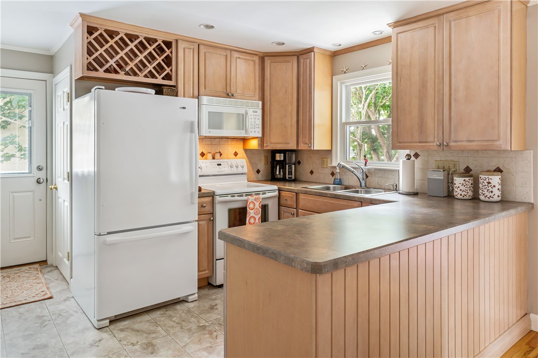 5 O Donnell Road Middletown, RI 02842 - Photo 9 of 25