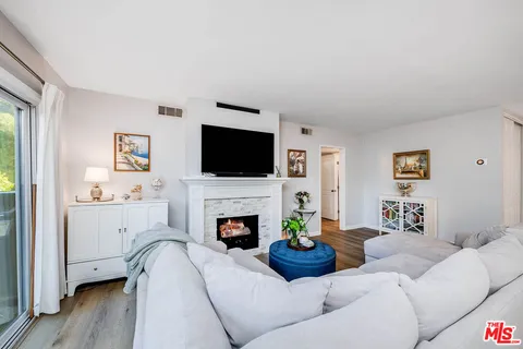 $725,000 | 10707 Camarillo Street, Unit 108, Toluca Lake, CA 91602