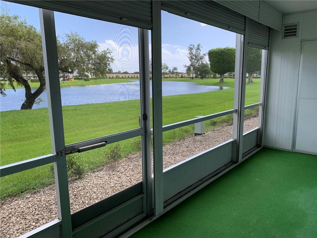 1005 Guildford East, Unit 1005 Boca Raton, FL 33434 - Photo 9 of 20 Large lakefront screened room.