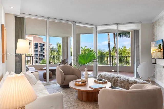 $9,500 | 705 Crandon Boulevard, Unit 405, Key Biscayne, FL 33149