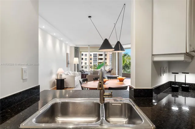 $9,500 | 705 Crandon Boulevard, Unit 405, Key Biscayne, FL 33149