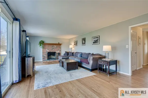 $899,900 | 14 Wexford Drive, Monmouth Junction, NJ 08852