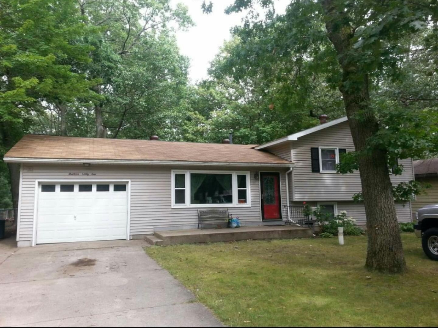 1362 Joslyn Road Muskegon, MI 49445 - Photo 1 of 37 Screenshot_20161106-161503