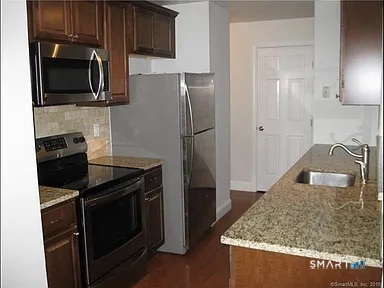 20 East Pembroke Road, Unit 71 Danbury, CT 06811 - Photo 4 of 9