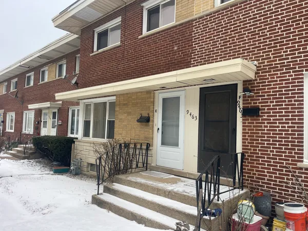 $2,500 | 9463 Niles Center Road, Unit E, Skokie, IL 60076