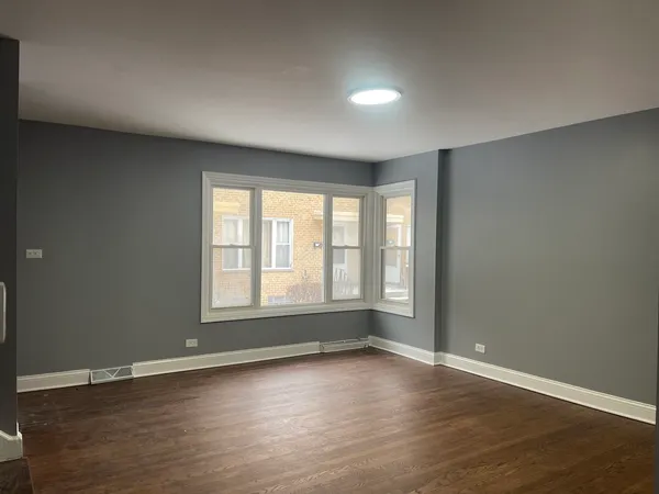 $2,500 | 9463 Niles Center Road, Unit E, Skokie, IL 60076